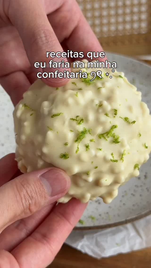Bombom Crocante de LimĂŁo com Morango