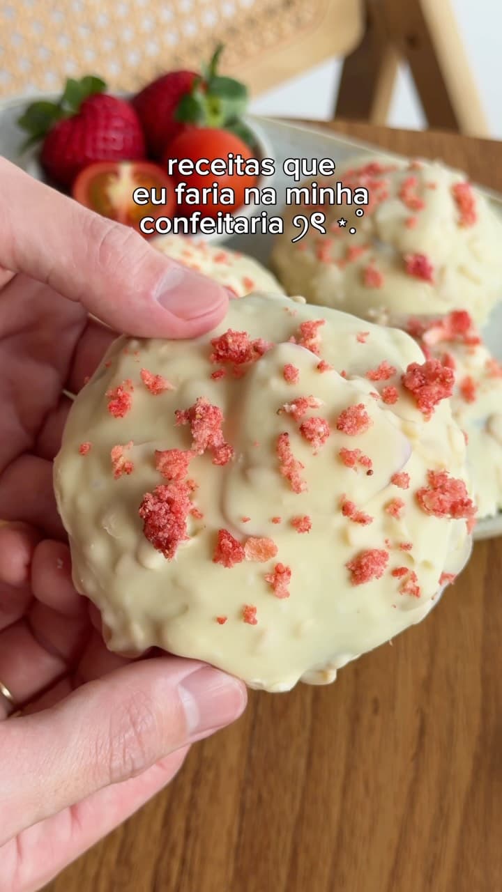 Bombom de ManjericĂŁo, Matcha e Morango com Tomate