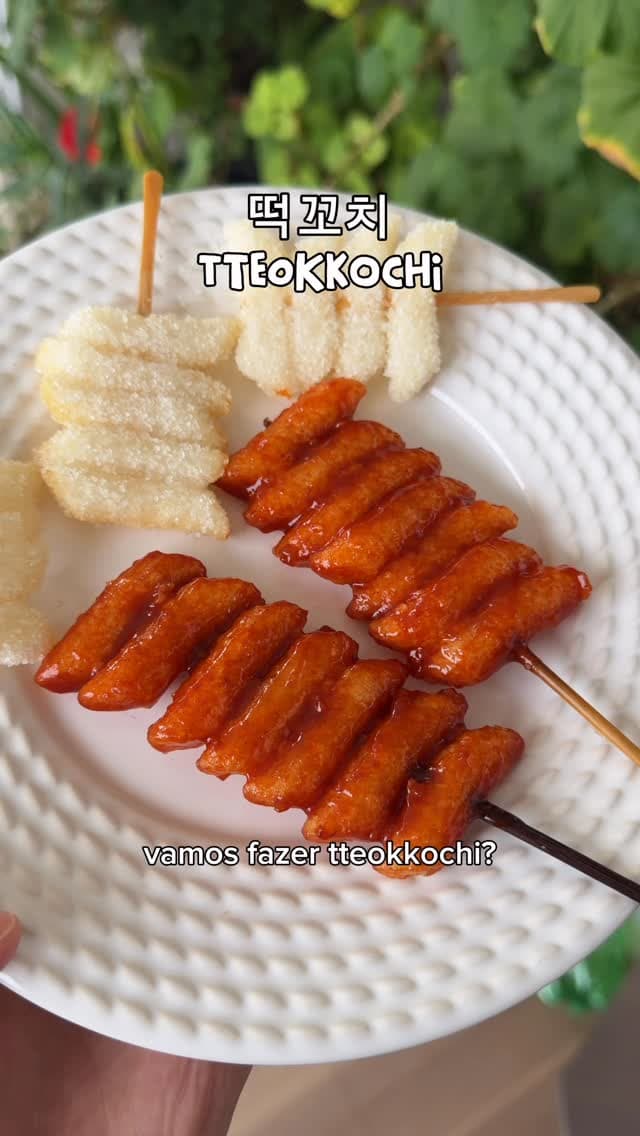 Tteokkochi (Espetinho de Bolo de Arroz)